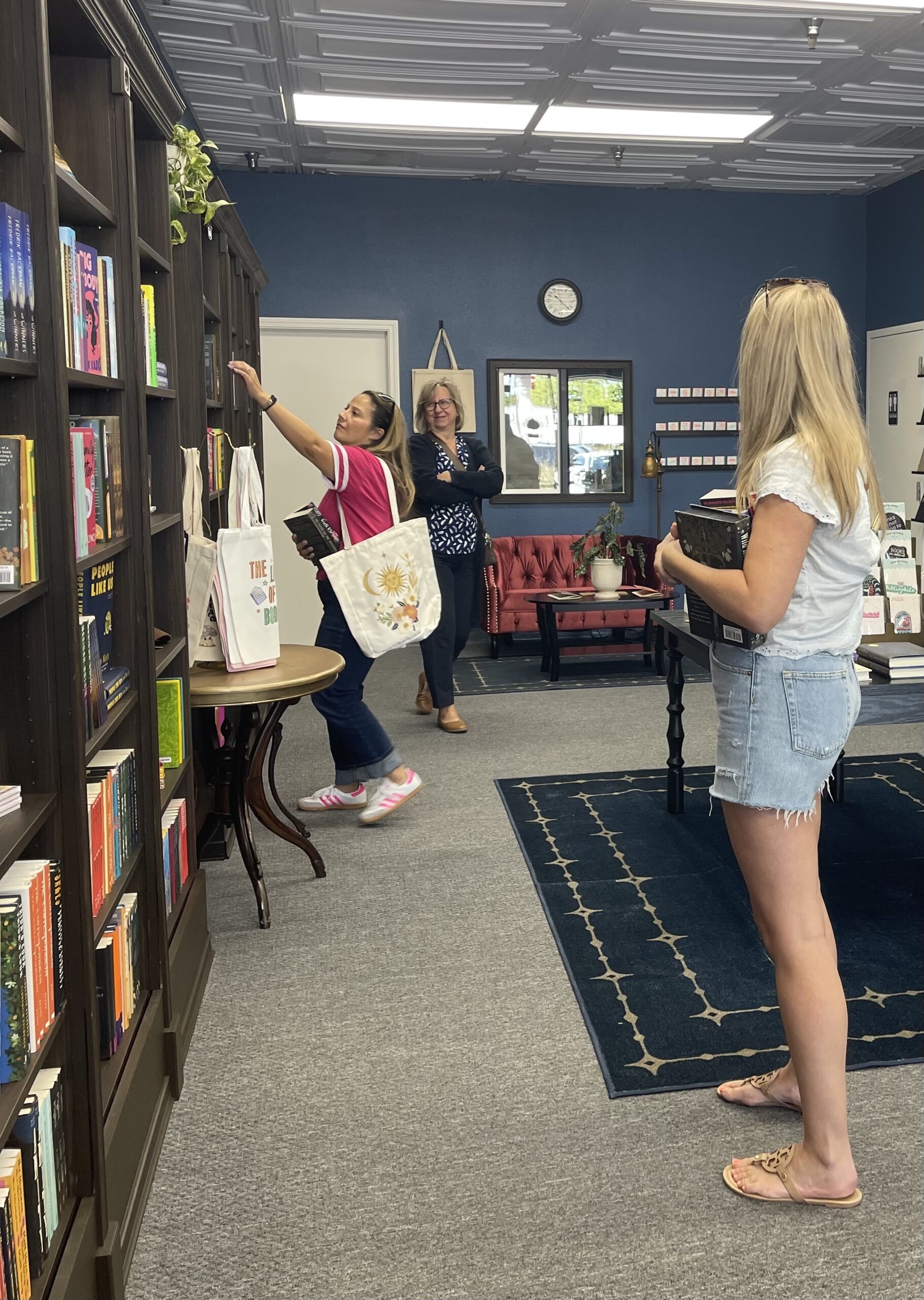 customers_shopping_midnights